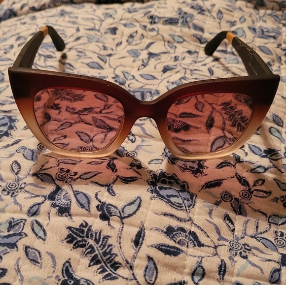 Toms Accessories - Tom's Travelers collection sunglasses